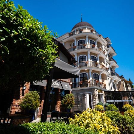 Leon Boutique Hotel Сухум Экстерьер фото