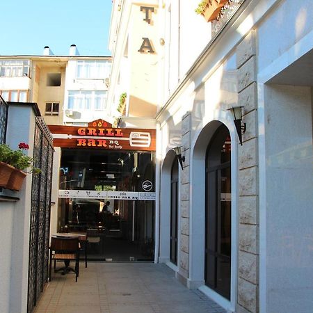 Leon Boutique Hotel Сухум Экстерьер фото