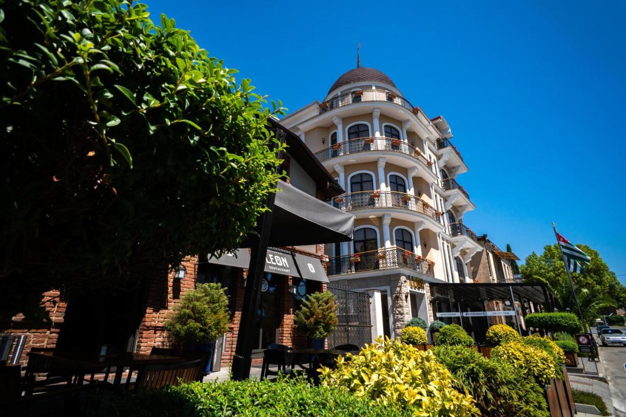 Leon Boutique Hotel Сухум Экстерьер фото