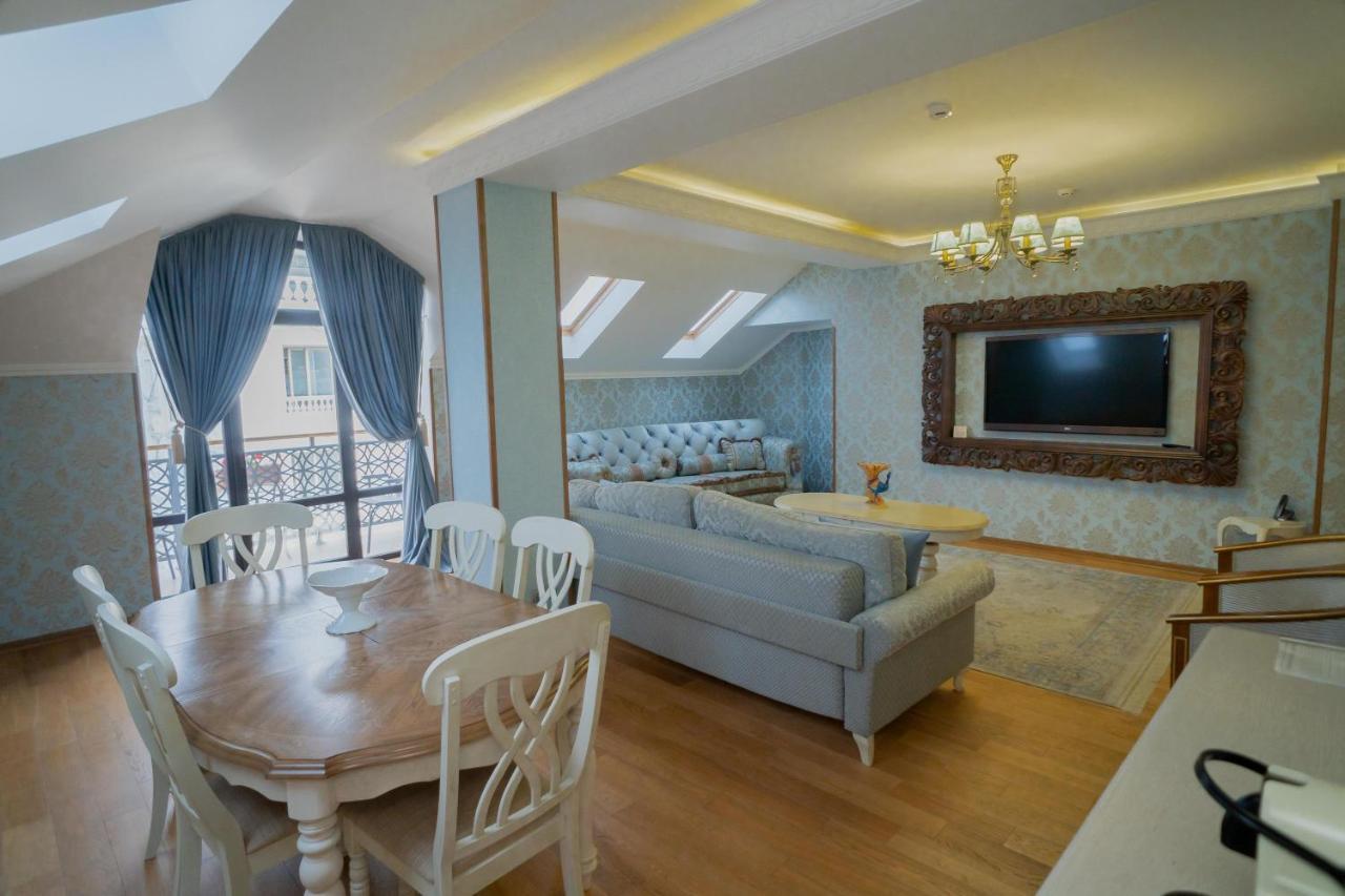 Leon Boutique Hotel Сухум Экстерьер фото