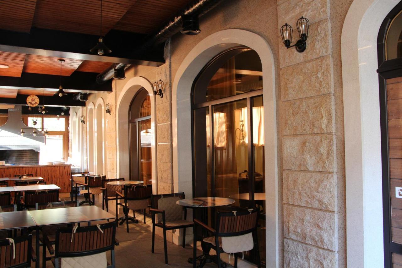 Leon Boutique Hotel Сухум Экстерьер фото