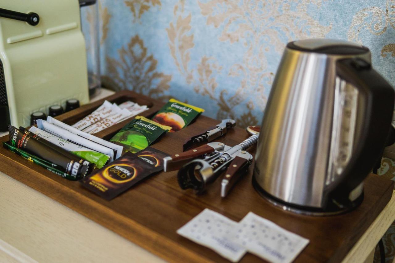Leon Boutique Hotel Сухум Экстерьер фото