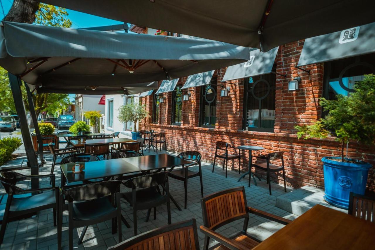 Leon Boutique Hotel Сухум Экстерьер фото