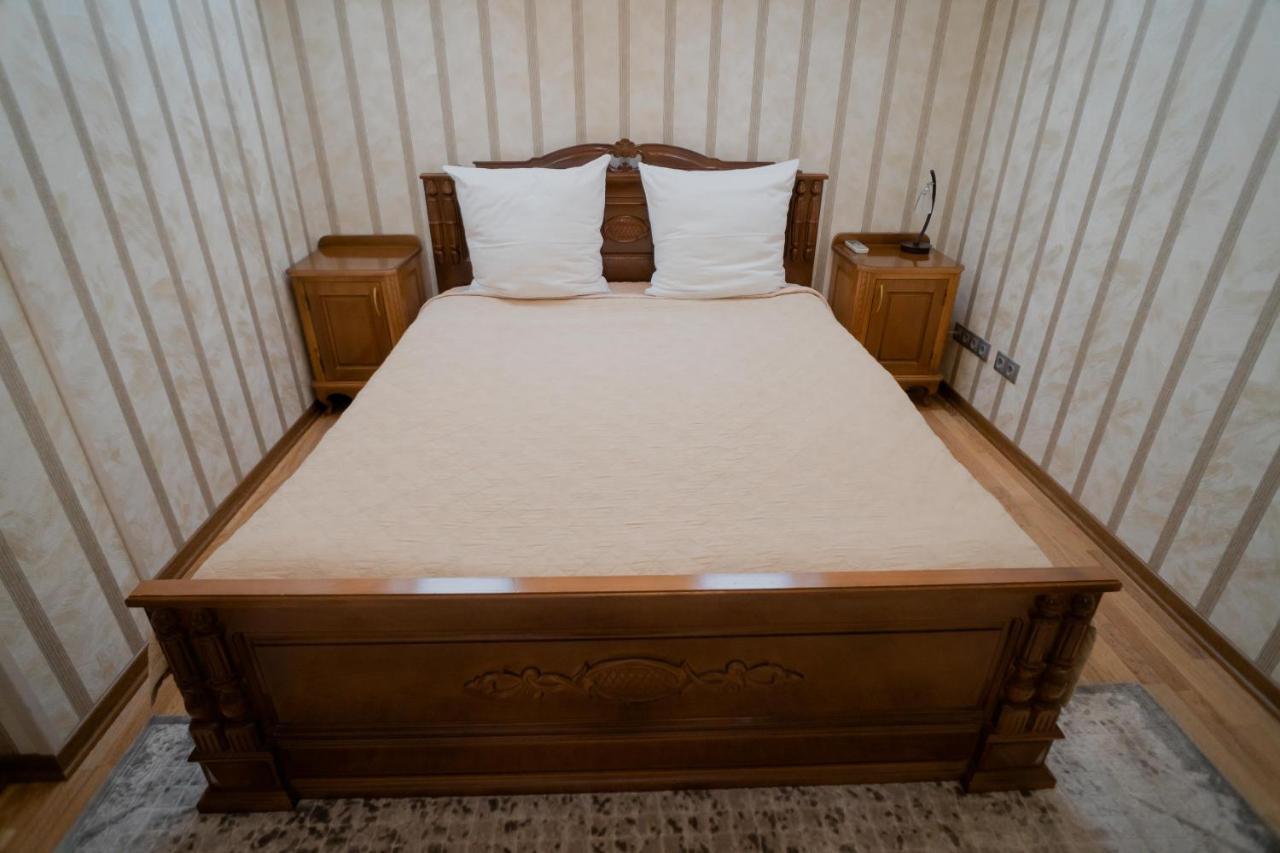 Leon Boutique Hotel Сухум Экстерьер фото