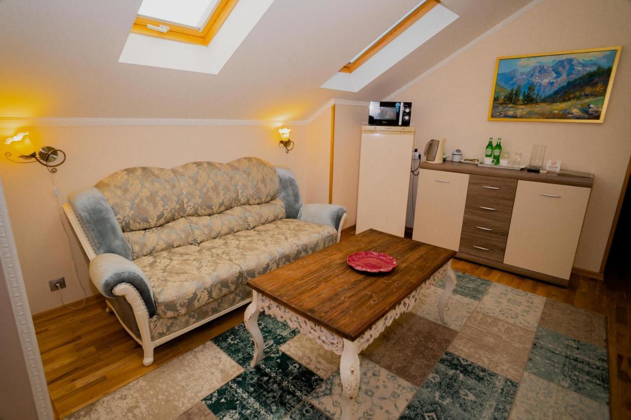 Leon Boutique Hotel Сухум Экстерьер фото