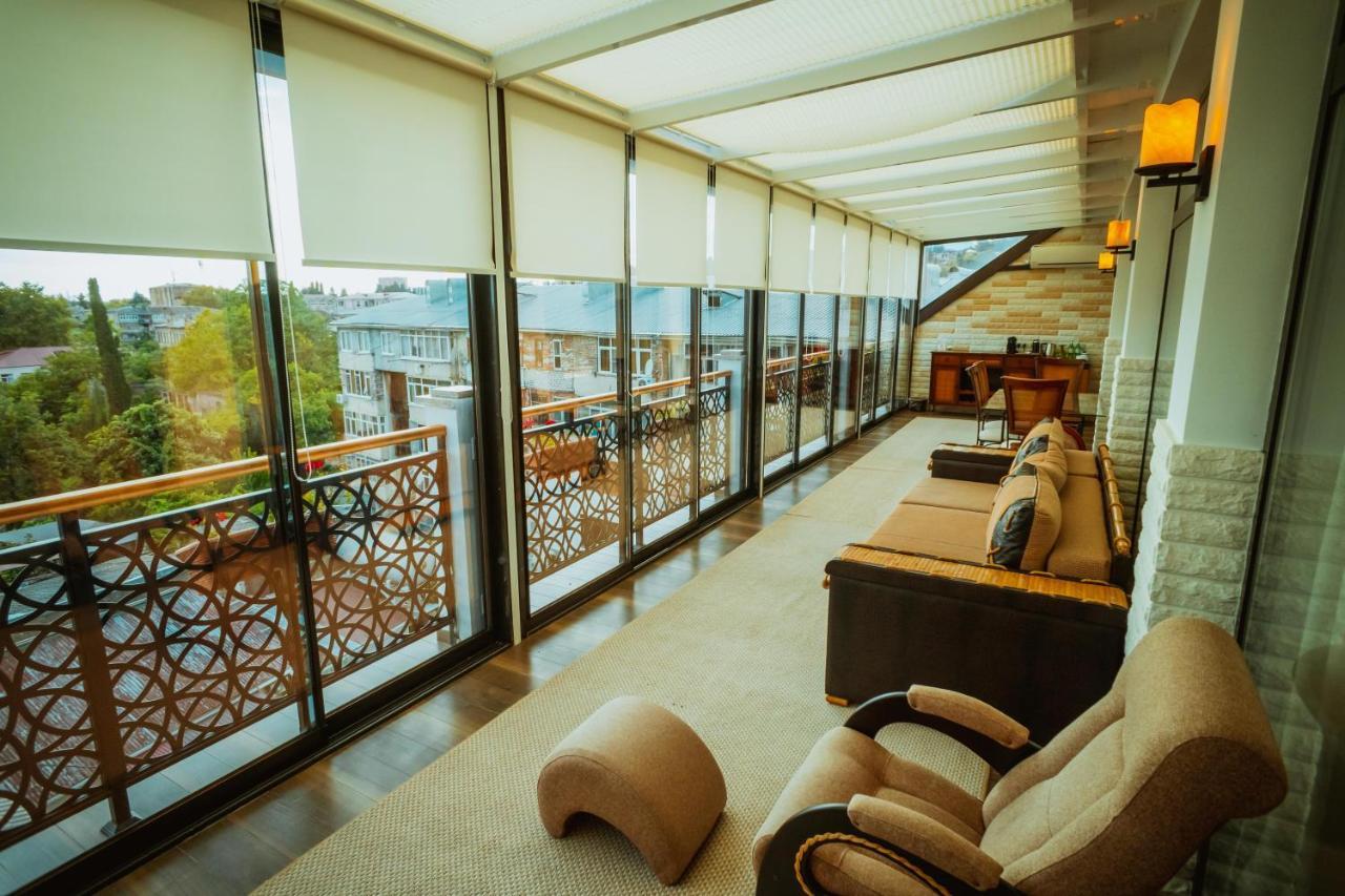 Leon Boutique Hotel Сухум Экстерьер фото