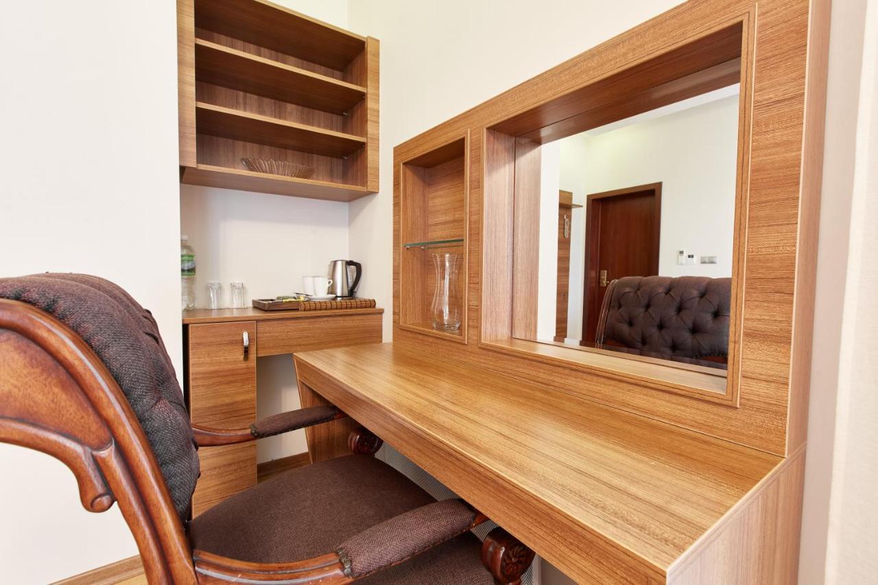 Leon Boutique Hotel Сухум Экстерьер фото