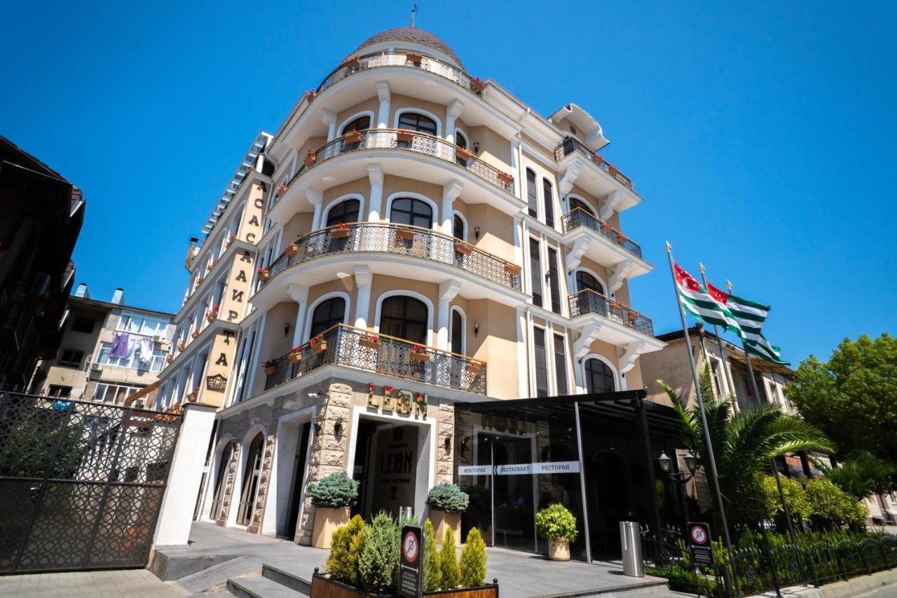 Leon Boutique Hotel Сухум Экстерьер фото