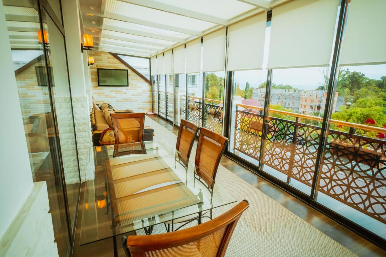 Leon Boutique Hotel Сухум Экстерьер фото