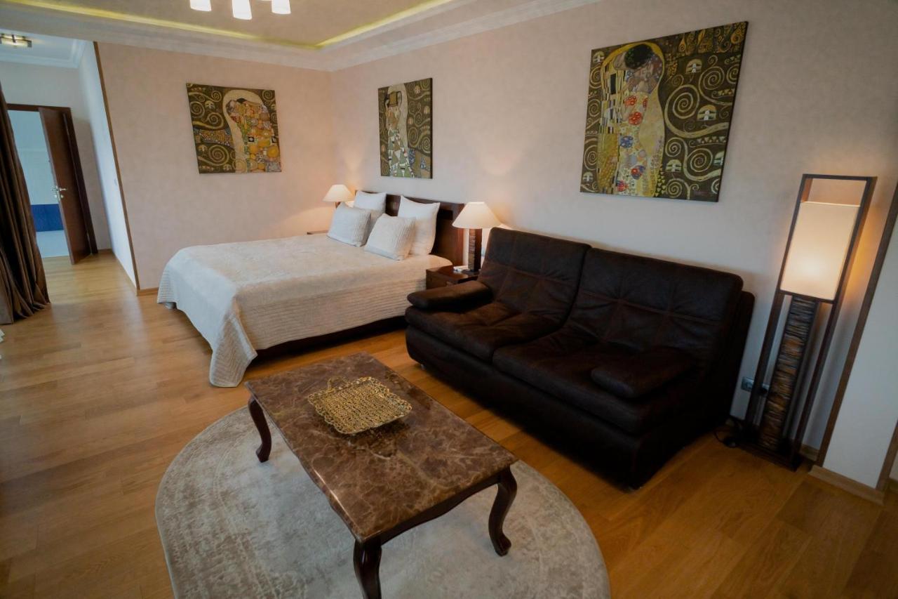 Leon Boutique Hotel Сухум Экстерьер фото