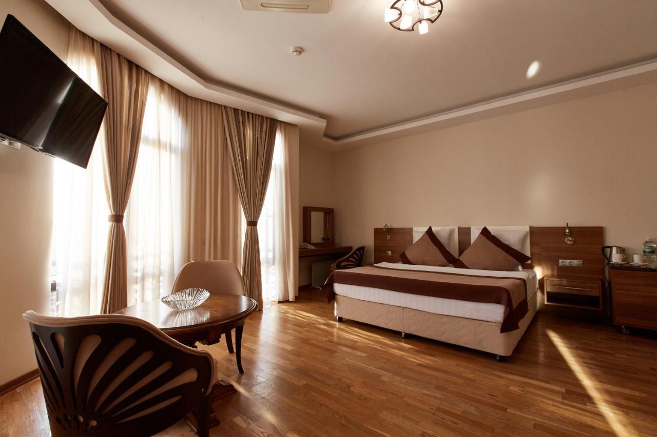 Leon Boutique Hotel Сухум Экстерьер фото