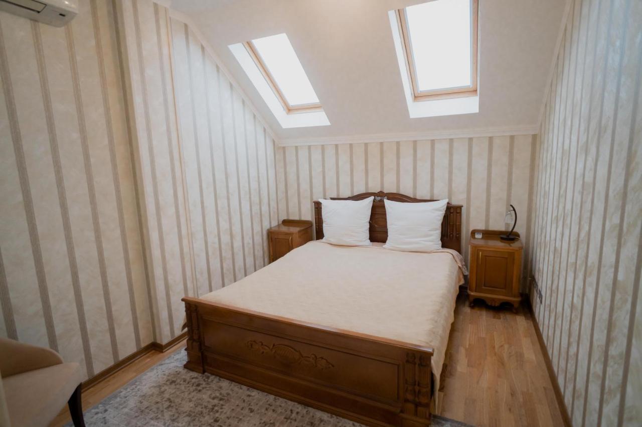Leon Boutique Hotel Сухум Экстерьер фото