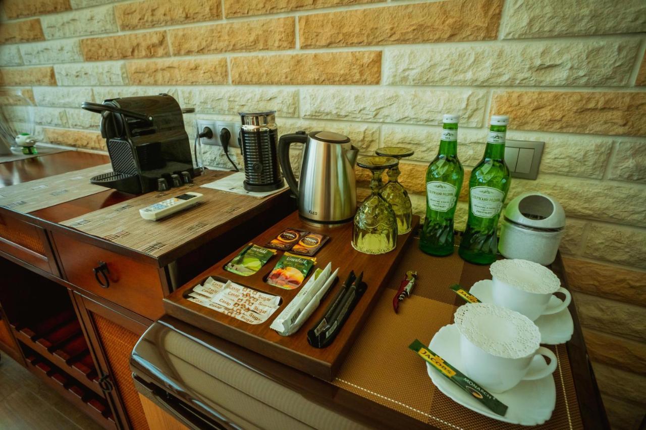 Leon Boutique Hotel Сухум Экстерьер фото