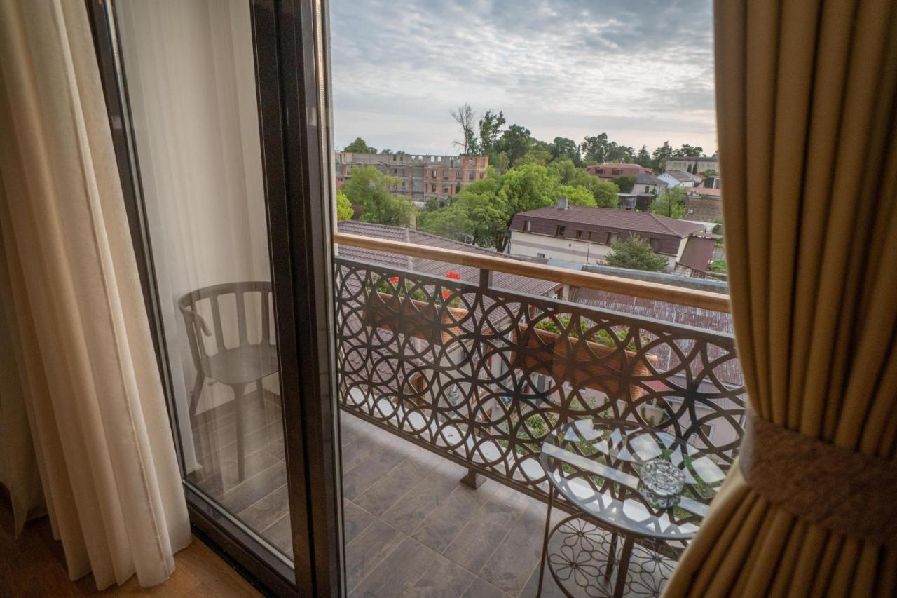 Leon Boutique Hotel Сухум Экстерьер фото
